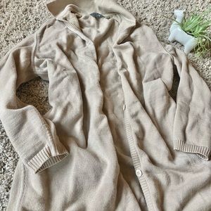Bulky knitted Zack Carr pocketed tan chic cardigan; modern and casual st…